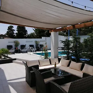  Villa Elena